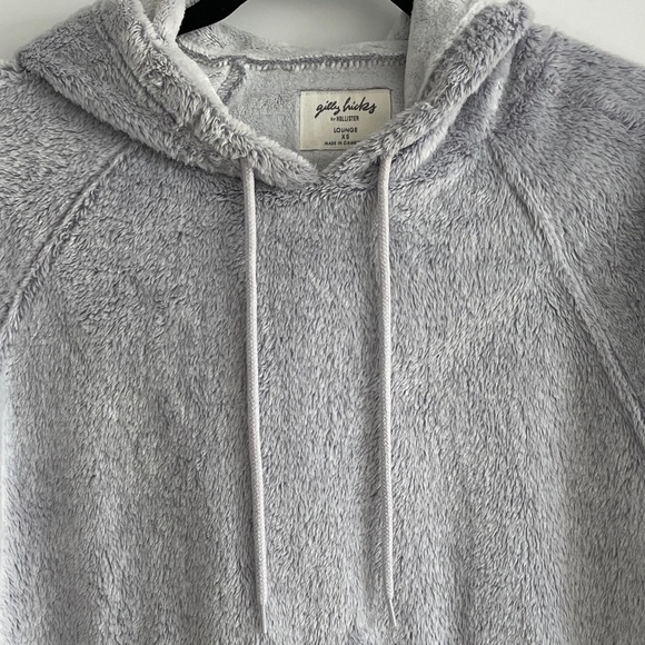 Hollister lounge hoodie size XS oversized fit, fits like a medium. Worn once. - Picture 2 of 2